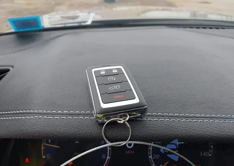 2024 Jeep Grand Cherokee L Limited 4X4 z USA, uszkodzony, nr VIN 1C4RJKBG1R8514173